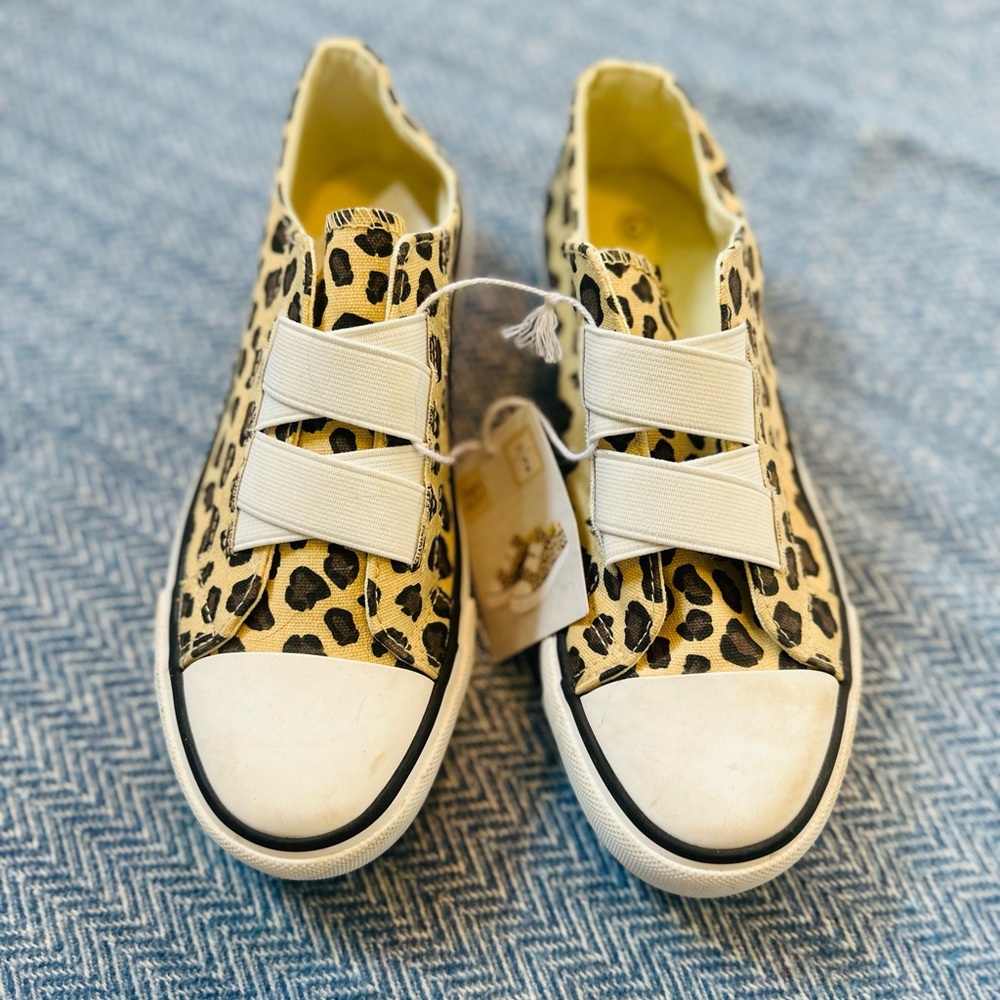 Kids Leopard Print Slip-On Sneakers with Elastic Straps - Tan & Black